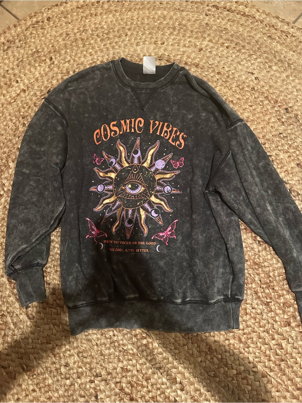 COSMIC VIBES GRAPHIC CREWNECK